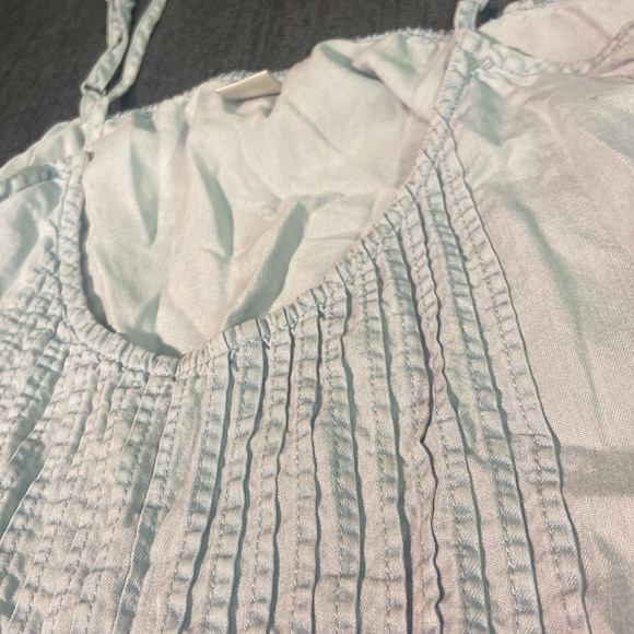 Old Navy tank style top (M) - Picture 2 of 4